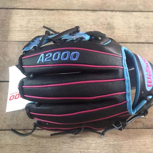 New Infield A2000 11.5" Baseball Glove