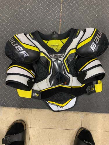 Used Medium Bauer Supreme 2s pro  Shoulder Pads