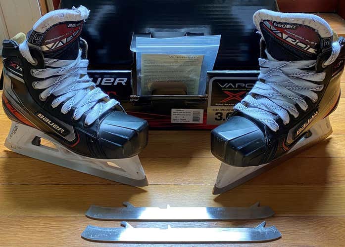 Junior Bauer Vapor x2.9 Goalie Skates Size 3.0 D w/ extra steel runners