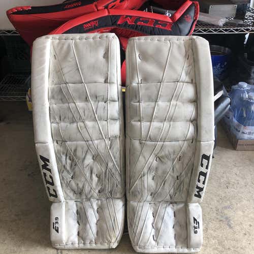 White Used 32" CCM Extreme Flex E3.9 Pads