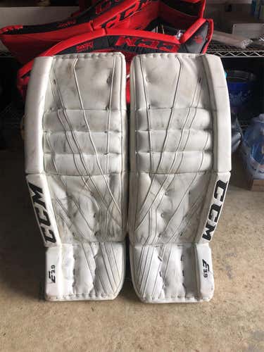 Slightly Used White 33" CCM Extreme Flex E3.9 Pads