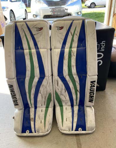 Used 26" Vaughn Velocity V7 Goalie Leg Pads