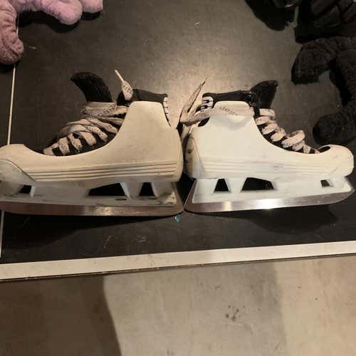 Used Bauer Supreme 1000 Regular Width Size 2 Hockey Goalie Skates