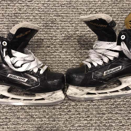 Used Bauer Supreme S180 Regular Width  Size 4 Hockey Skates