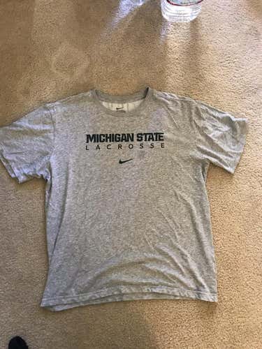 Used Adult Large Nike Shirt