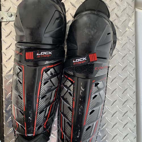 Used CCM QuickLite 290  Shin Pads