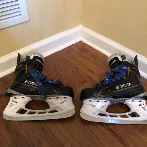 Used Bauer Supreme 190 Regular Width  Size 2 Hockey Skates