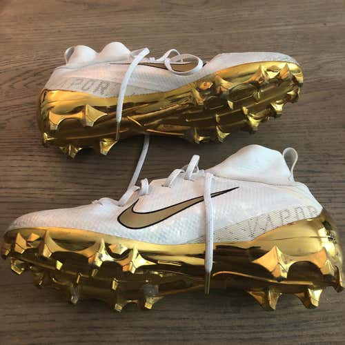 White Men's Molded Cleats Low Cut