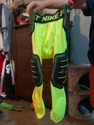 New Medium Nike  pro combat