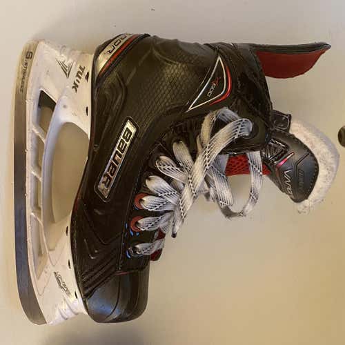 Used Bauer Vapor X600 Regular Width Size 2.5 Hockey Skates