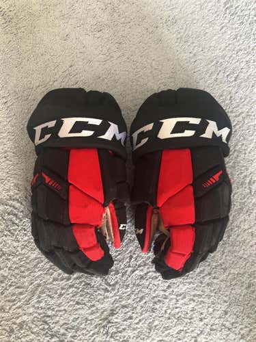 Chicago Blackhawks CCM HGTK 14" Pro Stock Hockey Gloves