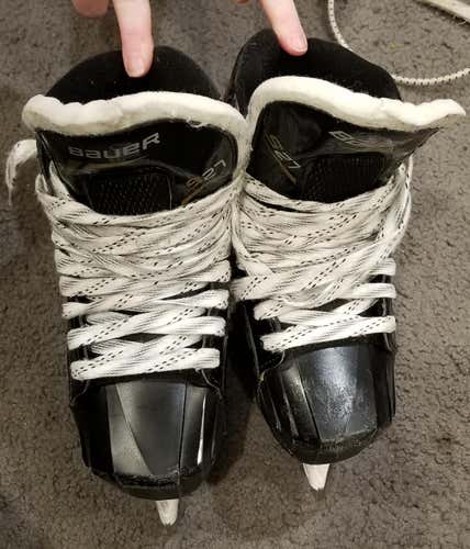 Junior Used Bauer Supreme S27 Hockey Goalie Skates Regular Width Size 3