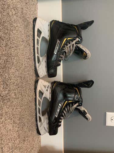 Used Bauer Ignite pro + Regular Width  Size 7.5 Hockey Skates