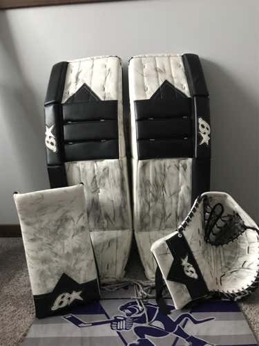 White Used 35" Regular  Goalie Full Set