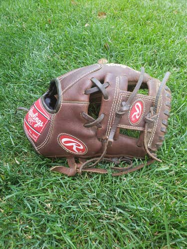 Brown Used Rawlings Right Hand Throw Infield Baseball Glove 10.75"