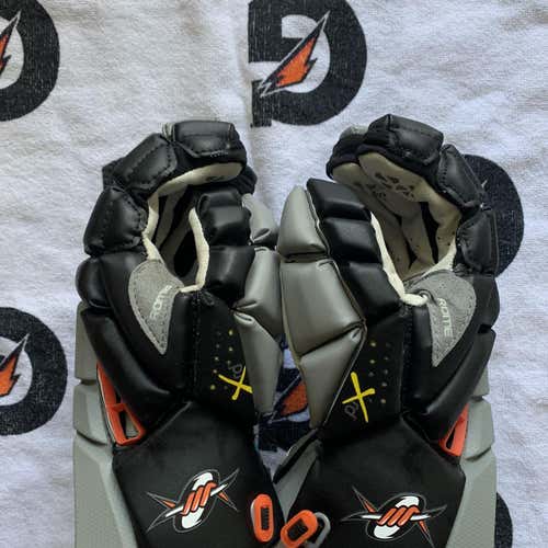Denver Outlaws New Player's Maverik Rome 13" Lacrosse Gloves