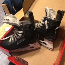 Used Bauer Nexus 5000 Regular Width Size 3.5 Hockey Skates