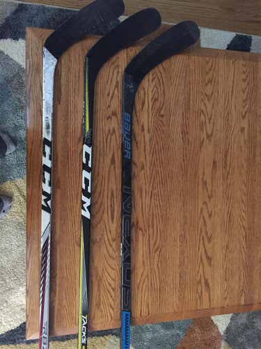 Three hockey sticks Junior Right CCM/Bauer