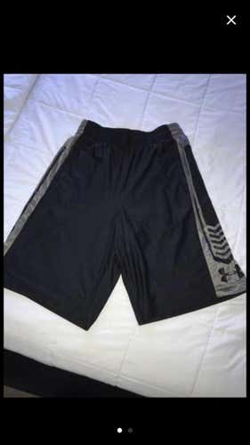 Black Men's Large Under Armour Shorts