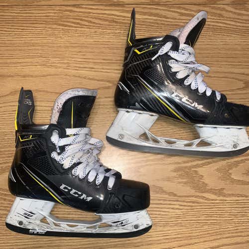 Used CCM Super Tacks AS1 Regular Width  Size 9.5 Hockey Skates