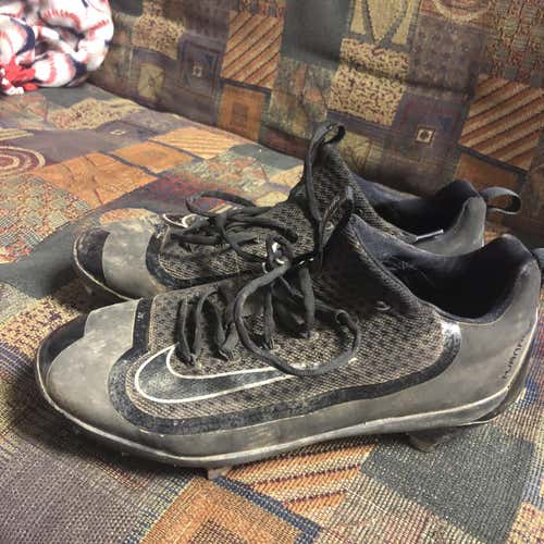 Used Nike Metal Cleats (Size 11)