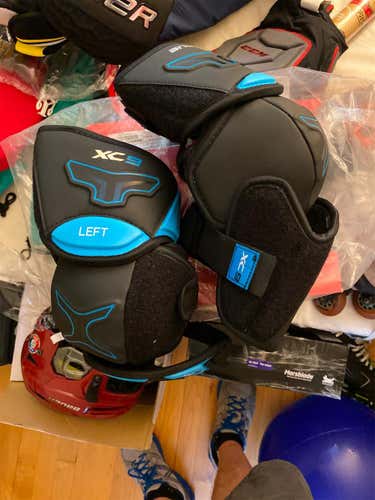 New Medium True Xc9  Elbow Pads