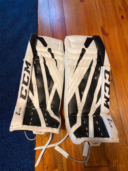 White Used 28" CCM Extreme Flex E4.5 Goalie Leg Pads