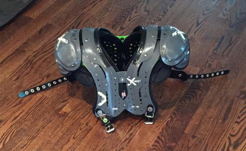 XTech Men’s Size S Shoulder Pads