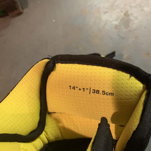 Black Used Bauer Supreme 1S 14" Pro Stock Gloves