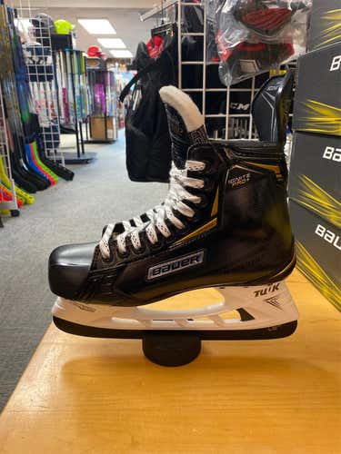 Bauer Ignite Pro + Size 9 Hockey Skates