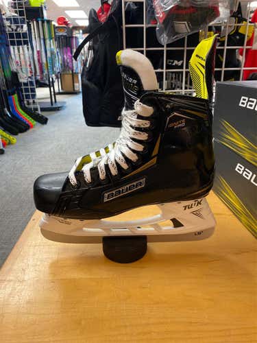Bauer Ignite Pro Size 7.5 Hockey Skates