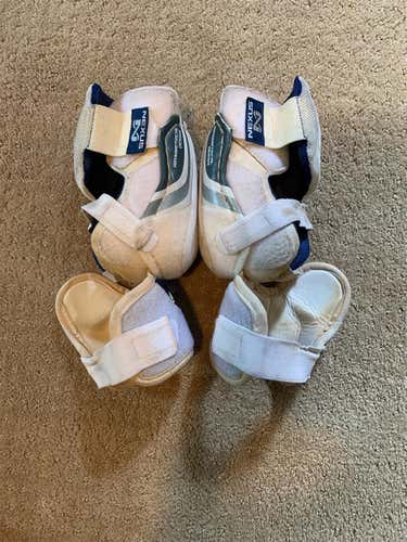 Small Bauer Nexus 600 Elbow Pads