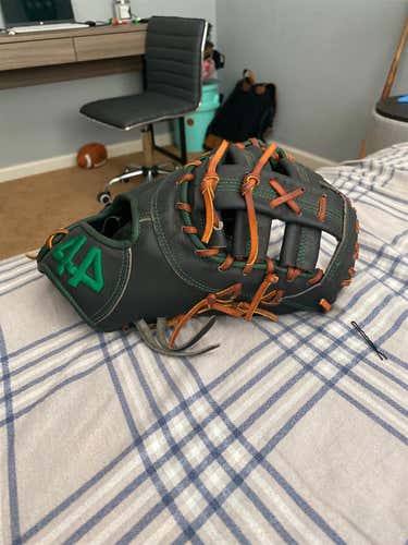 Black Used First Base Signiture Series 12.5" Baseball Glove