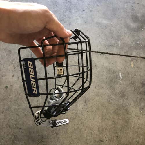 Used Medium Bauer RBE III Full Cage