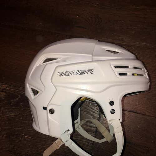 White Used Medium Bauer Re-Akt 200 Helmet