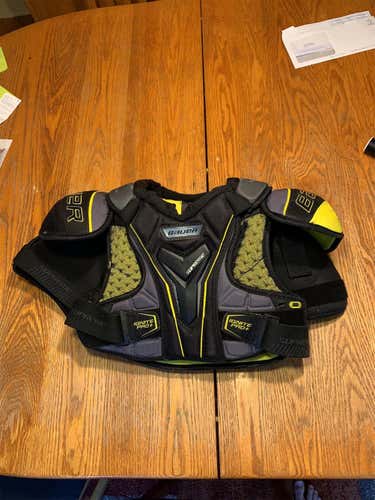 Used Medium Bauer Supreme ignite pro plus Shoulder Pads