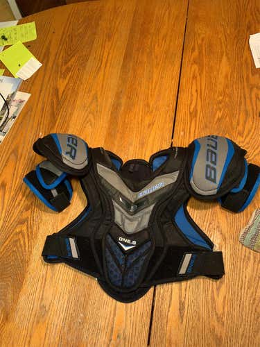 Used Medium Bauer Nexus one.8 Shoulder Pads