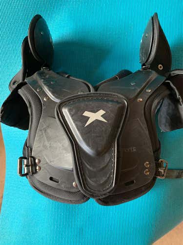 Used Medium Xenith Flyte Shoulder Pads