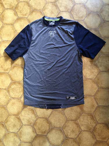 Adult Under Armour Baseball Compression Short Sleeve Shirt - Size M