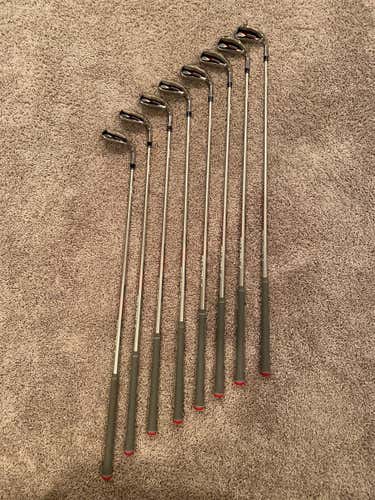 Right Handed Aeroburner HL Ladies Flex Graphite Shaft Iron Set *Like New*