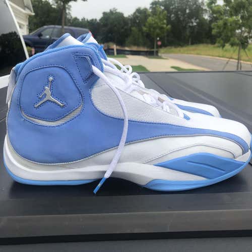 Tar Heels! White Men's Size 10 (Women's 11) Jordan