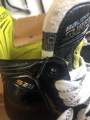 Used Bauer Supreme S29 Size 6.5 Hockey Skates