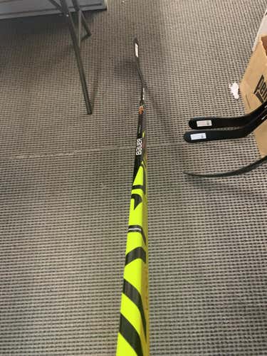 Senior Bauer Right Handed Vapor X2.7 Hockey Stick