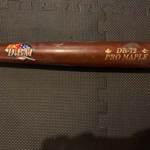 D-Bat Maple Wood Baseball Bat 33 inches 31 ounces DB-72 Pro Maple
