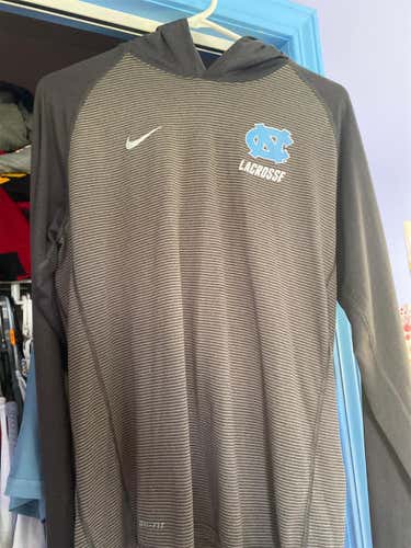 Medium Nike UNC Lacrosse Dri-fit Pullover