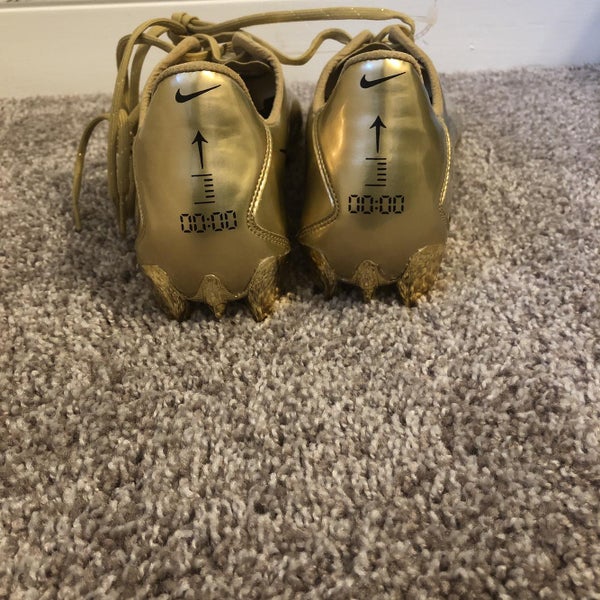 Gold Men's Molded Cleats Low Cut