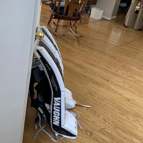 White Used 34 + 2 Vaughn Velocity VE8  Goalie Leg Pads
