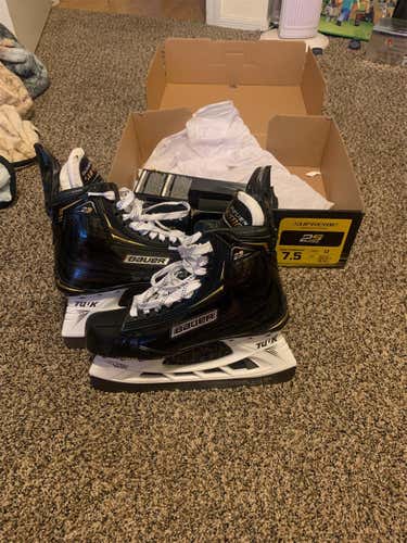 New Bauer Supreme 2S Pro Regular Width  Size 7.5 Hockey Skates
