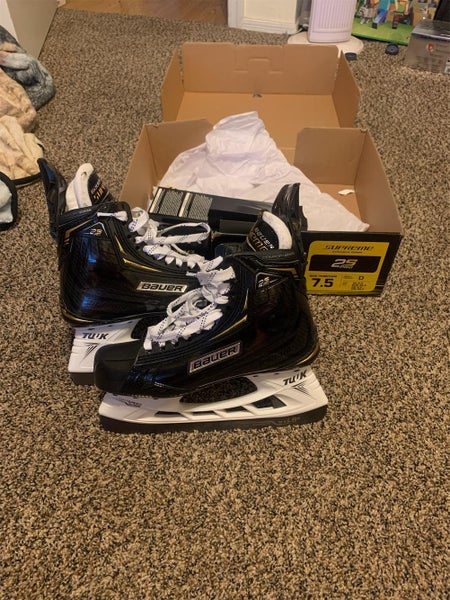 New Bauer Supreme 2S Pro Regular Width Size 7.5 Hockey Skates