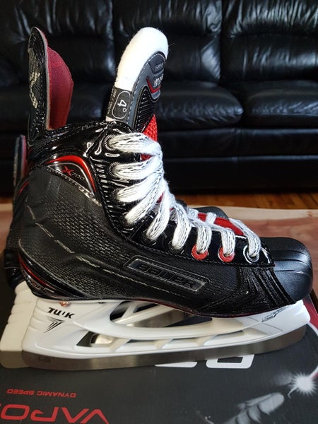 New Bauer Vapor X700 Skates Size 4